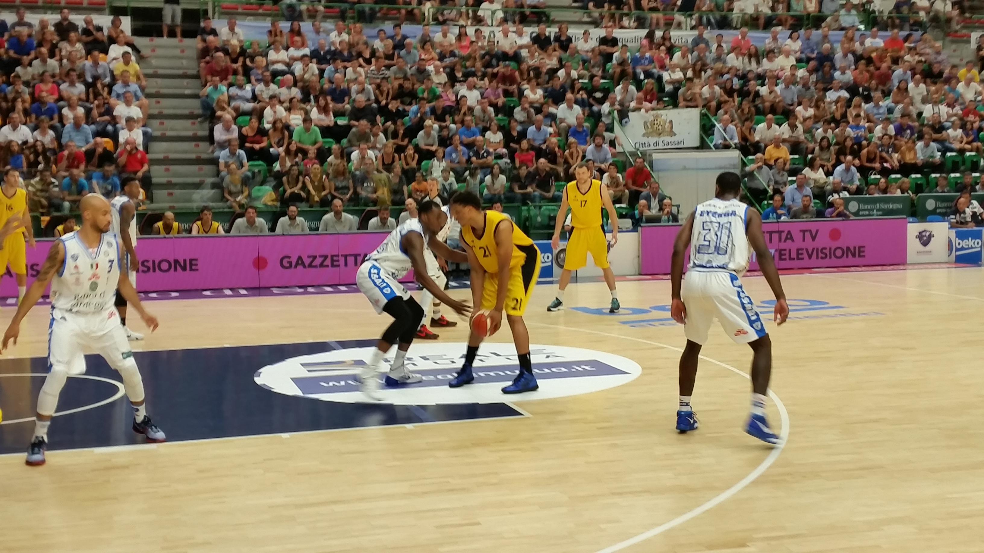 La Dinamo perde al fotofinish contro l'Aek Atene: 73-74 