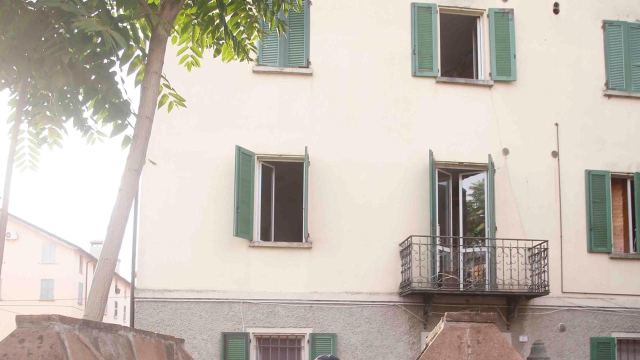 La polizia nelle "case alveare" di via Veneri