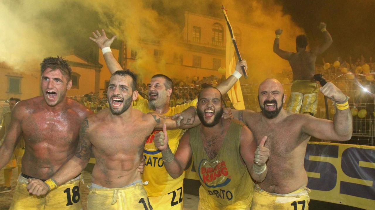 La gioia dei Gialli alla fine dell'incontro (foto Batavia)