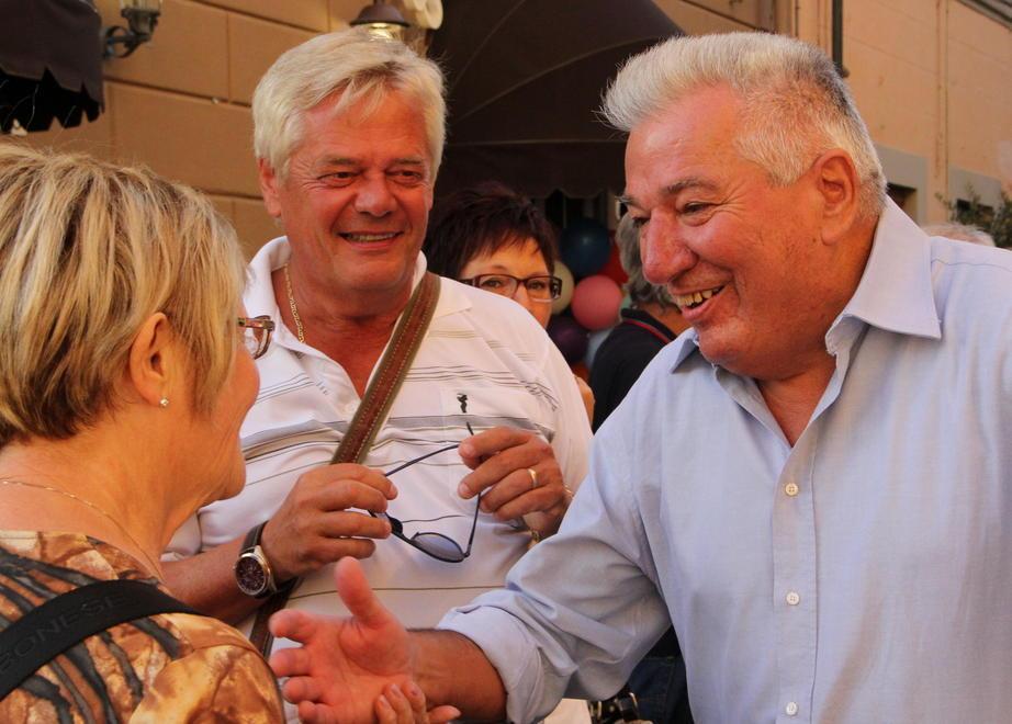 Festa per Carlo, barbiere da 50 anni