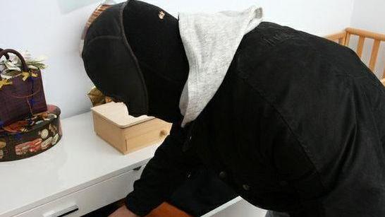 I carabinieri fanno lezione ai cittadini contro furti e truffe