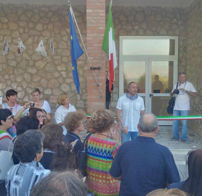 I paesani ristrutturano la scuola 