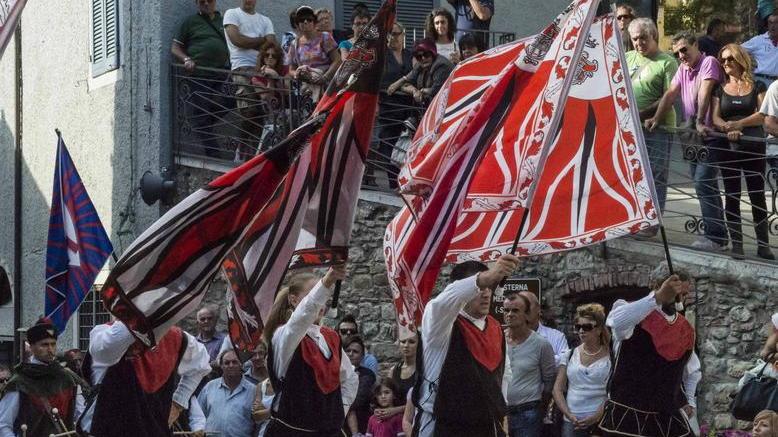 Palio dei ciuchi Nelle contrade è conto alla rovescia