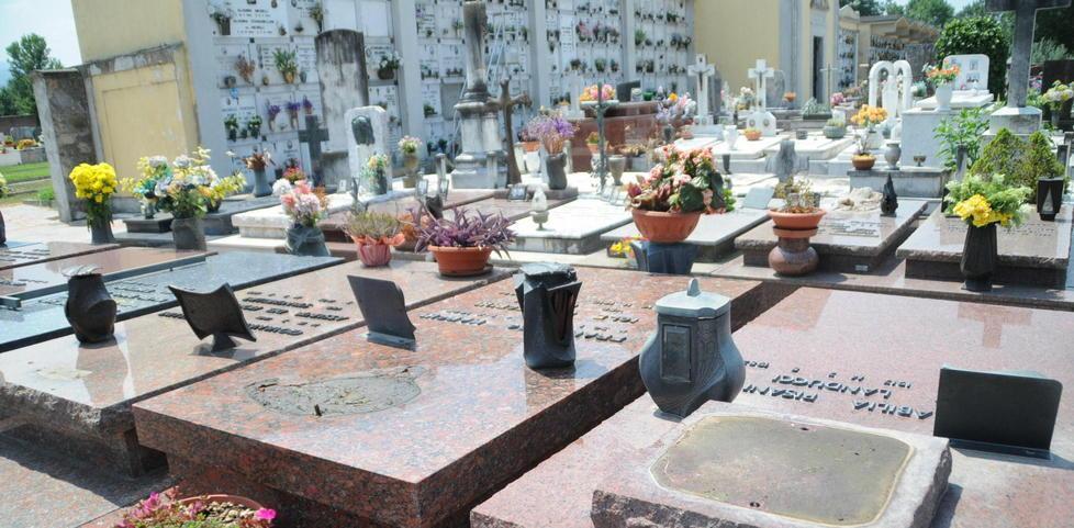 Dal bilancio le risorse per tenere i cimiteri puliti 