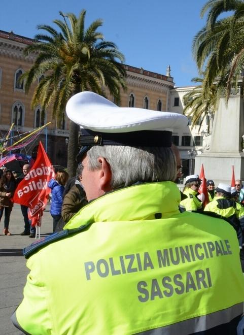 Caccia aperta agli abusivi dei tavolini