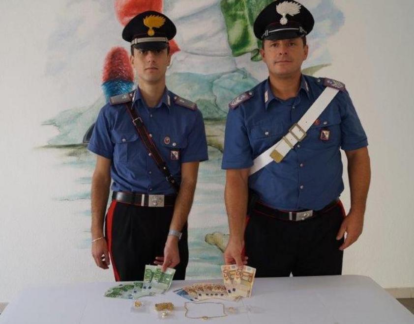 Siniscola, rubava i gioielli alla sorella e li rivendeva 