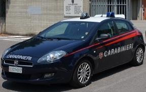 Minacciato con i coltelli Rapinato in pieno centro 