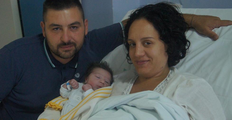 Veronica Gelsomino con il marito Tomaso e il piccolo Francesco