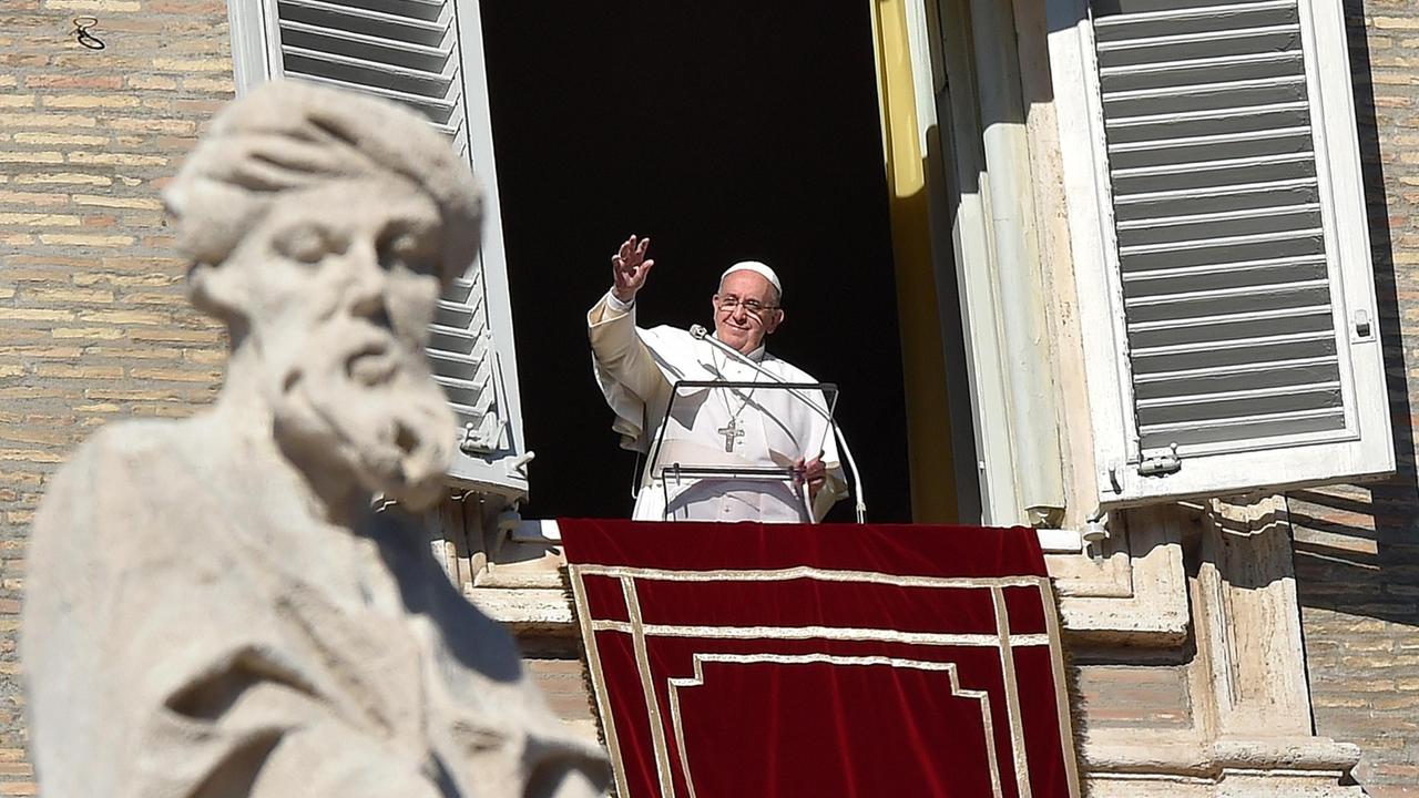 L'appello del Papa: “Nessuno si salva da solo”