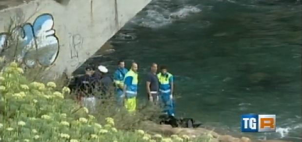 I soccorsi al sub sugli scogli di Calafuria (foto dal Tg3 Toscana)