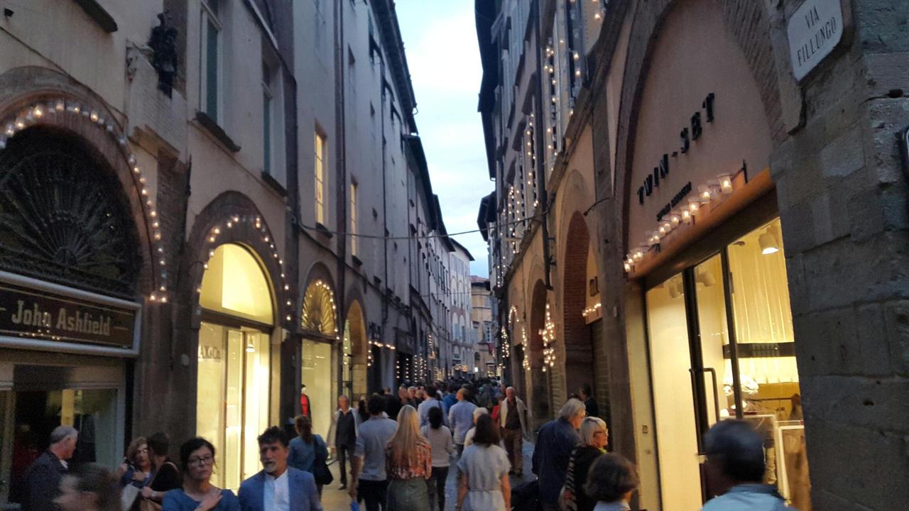 L'illuminazione in via Fillungo