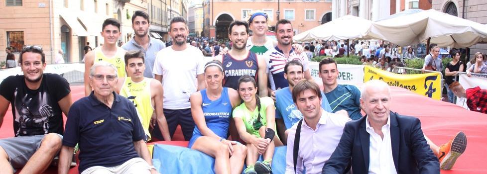 Salti in Piazza che show: Piantella vola a 5 metri 