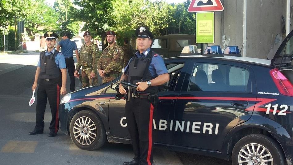 Via la borsa di una badante con soldi e monili in oro