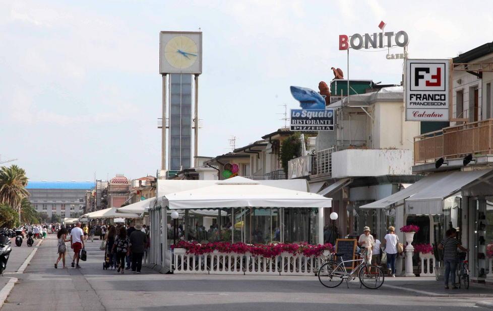 Nuove verande, la Passeggiata non si arrende: siano di vetro