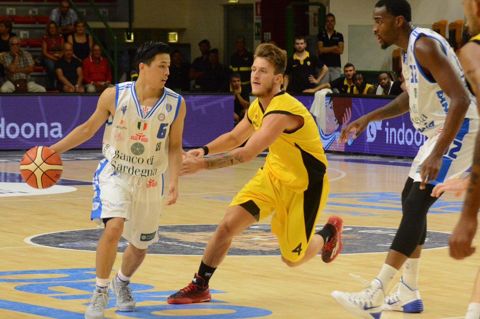 Yuki Togashi impegnato nell'amichevole Dinamo-Aek a Sassari
