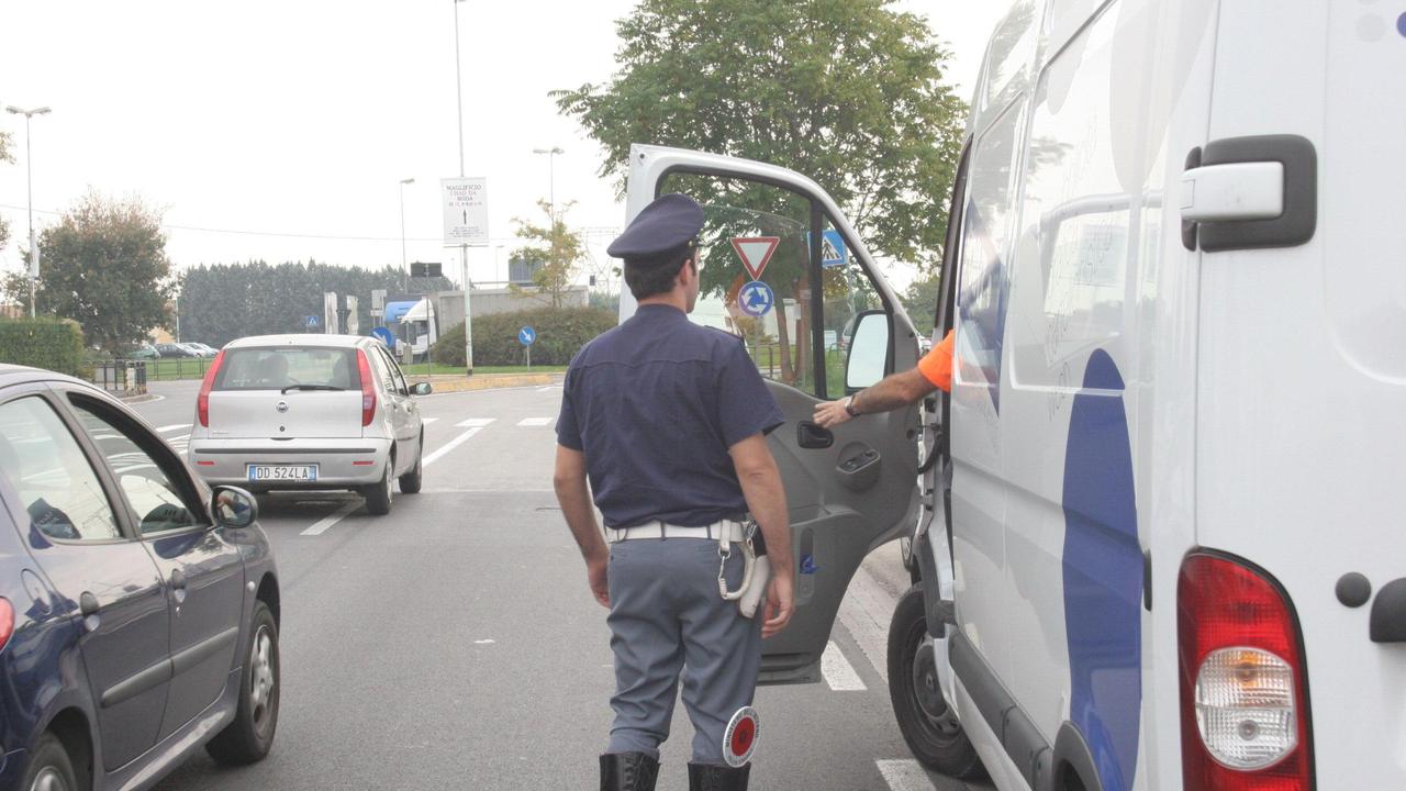 Un controllo della Polizia stradale (foto d'archivio)
