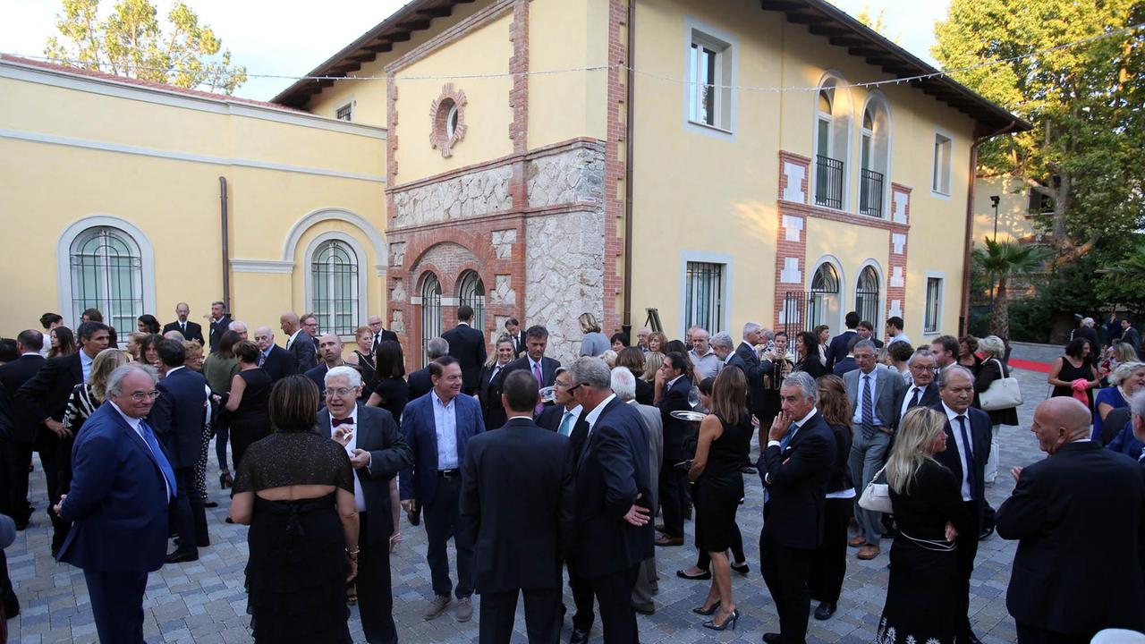 Gli invitati alla inaugurazione della nuova sede di Data Medica agli ex Bagni Gratuiti (Foto Nucci)