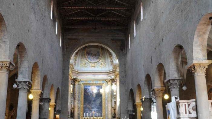 Dopo cena si aprono le porte della cattedrale di San Zeno