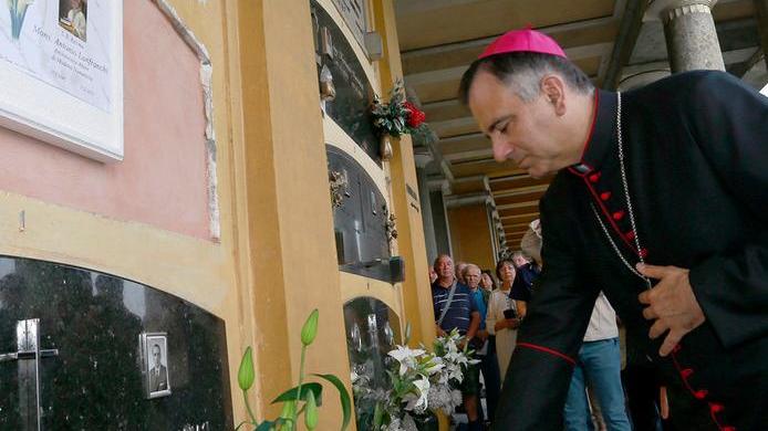 L’inizio della giornata sulla tomba di Lanfranchi: «Seguiamo il suo esempio»