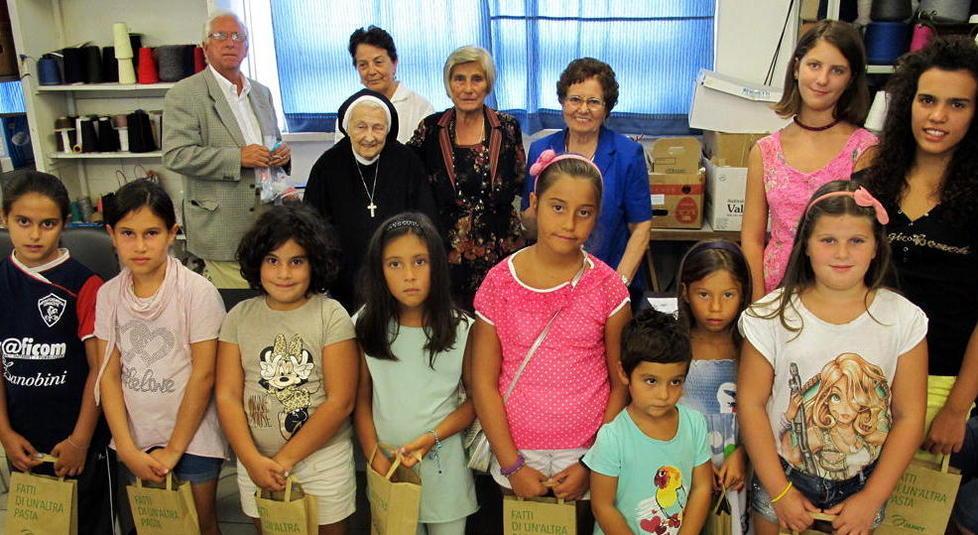 Fornacette, festa di fine corso alla Sartoria della solidarietà