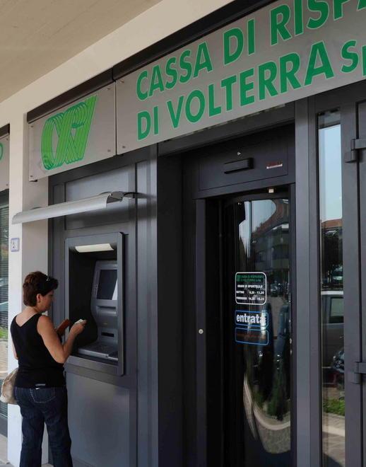 Sessanta esuberi alla Cassa di Volterra. Il rebus sostituzioni 