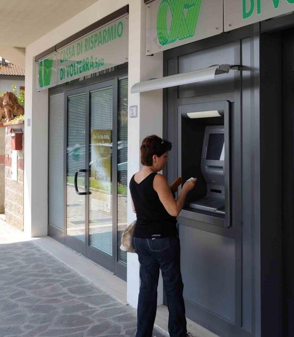Sessanta esuberi alla Cassa di Volterra Il rebus sostituzioni