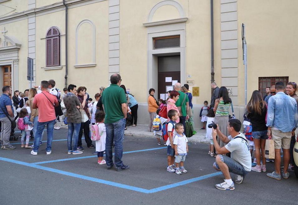 Scuole, prima campanella con ingressi scaglionati 
