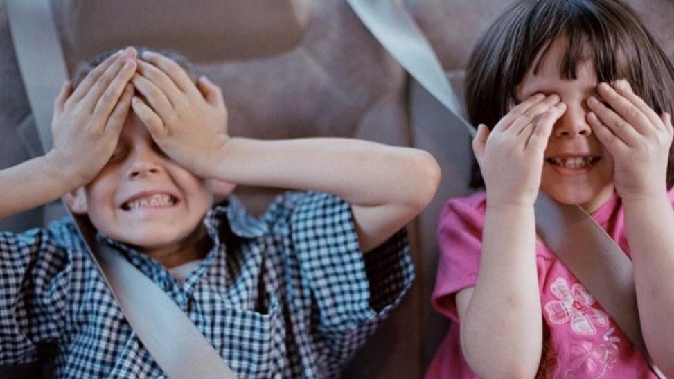 Le cattive abitudini alla guida viste dai bambini