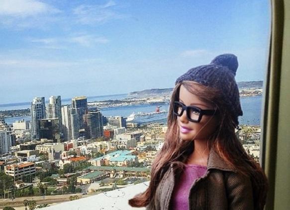 SocalityBarbie, una pungente parodia dei luoghi comuni su Instagram