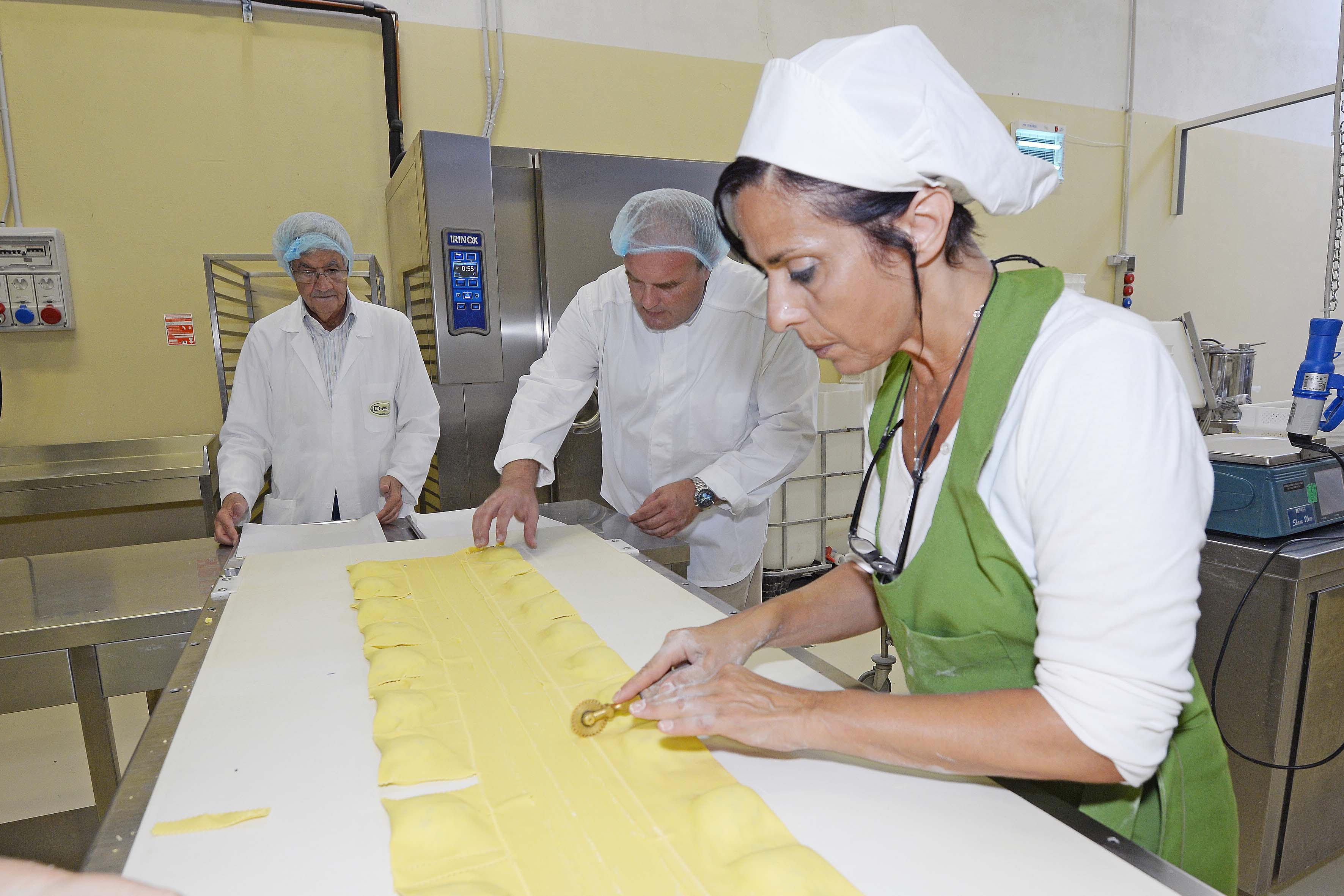 La preparazione dei tordelli (foto Bf)
