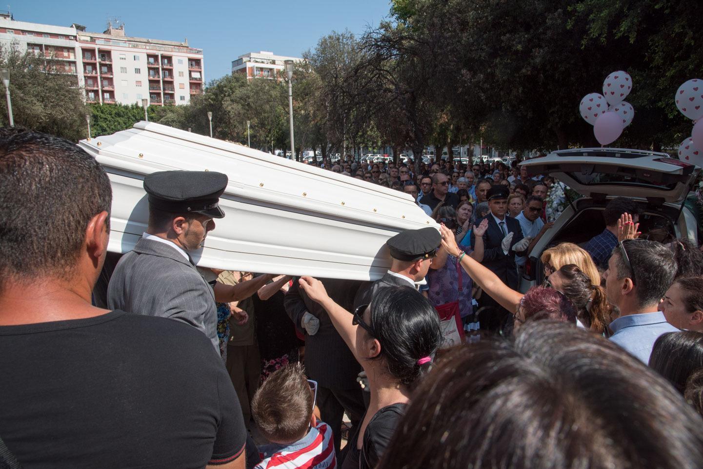 I funerali della piccola Letizia Trudu (foto Mario Rosas)
