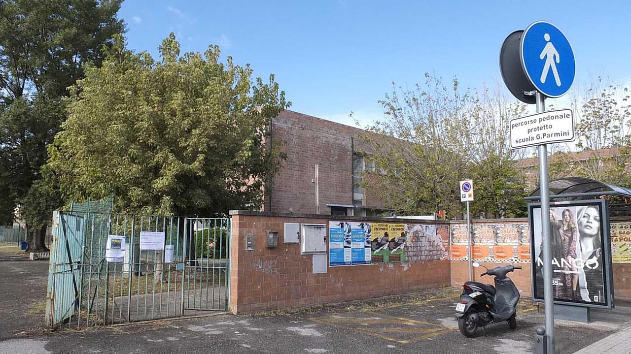 Cade intonaco alla Parmini: lezioni annullate, edificio chiuso anche mercoledì 16