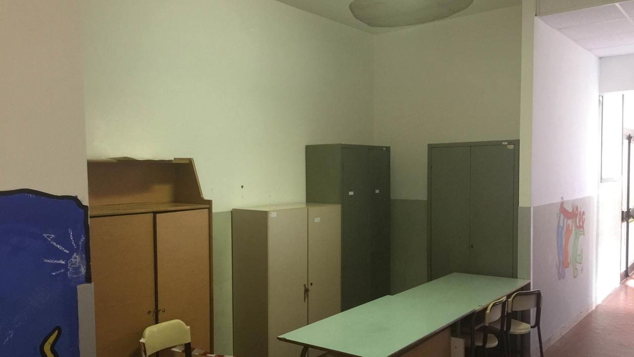L'area interessata dalla caduto dell'intonaco all'interno della scuola