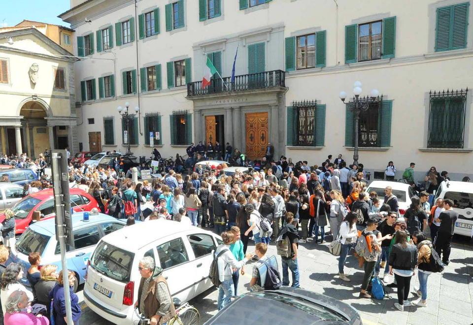 L'ingresso del Liceo artistico Petrocchi, dove sarebbero avvenuti gli episodi incriminati
