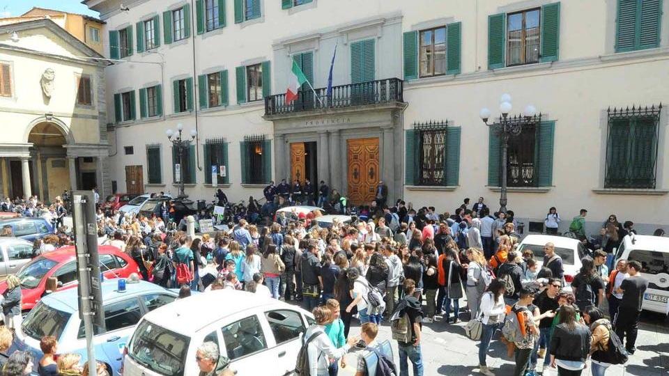 L'ingresso del Liceo artistico Petrocchi, dove sarebbero avvenuti gli episodi incriminati