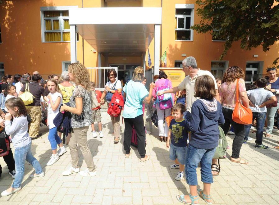 Scuola, riprendono le lezioni per circa 34.000 studenti 
