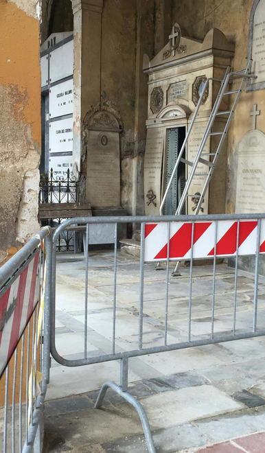 Camposanto comunale lasciato nel degrado