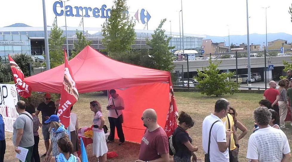 Consiglio comunale contro il Carrefour sempre aperto
