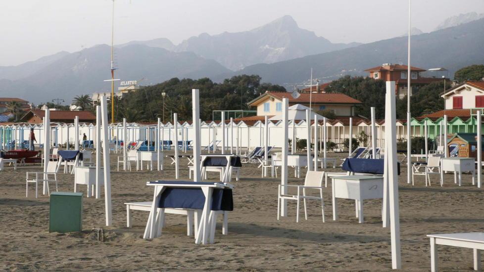 Bagni aperti oltre novembre Decisione a sorpresa di Buratti