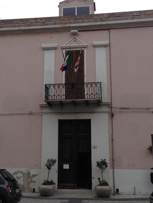 Sindaco e assessori lasciano il Palazzo del Marchese
