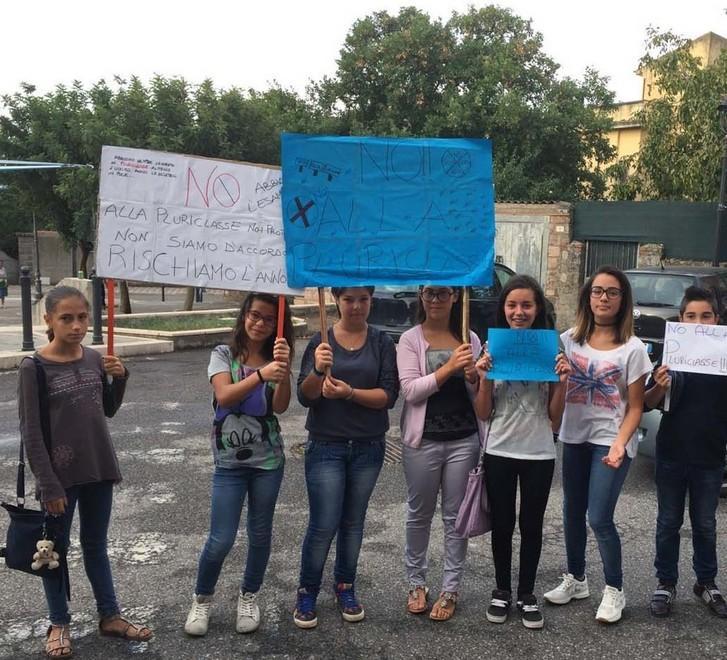 Pluriclasse anomala: i genitori di Sindia lasciano i figli a casa 