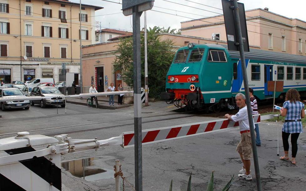 Maxi-rissa al passaggio a livello 