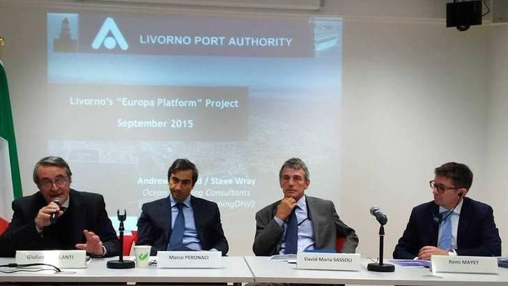 Giuliano Gallanti durante la presentazione della Darsena Europa a Bruxelles