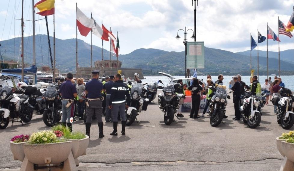 Il raduno delle moto della polizia