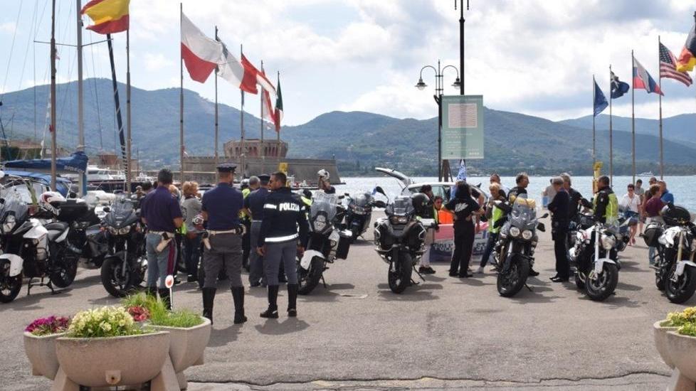 Il raduno delle moto della polizia