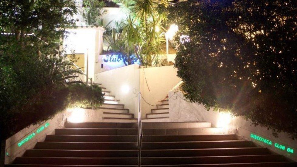 Ferisce il rivale con una bottiglia rotta