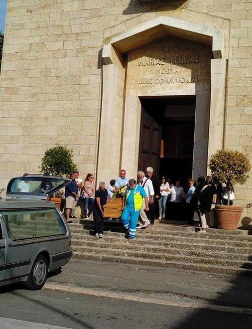 Lacrime e dolore per l’ultimo saluto al guerriero Omar 