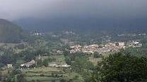 Anziano agricoltore cade da una siepe e muore sul colpo
