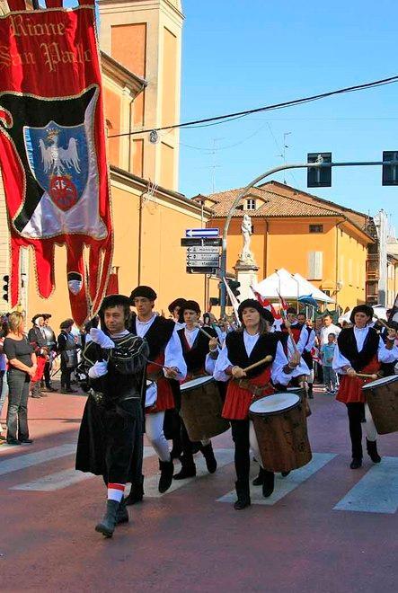 È il giorno del corteo e della dama del tortellino