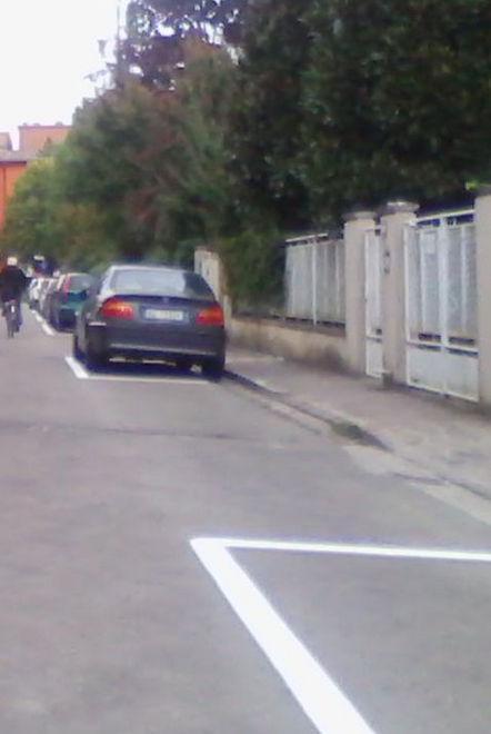Parcheggi segnati contro la sosta selvaggia